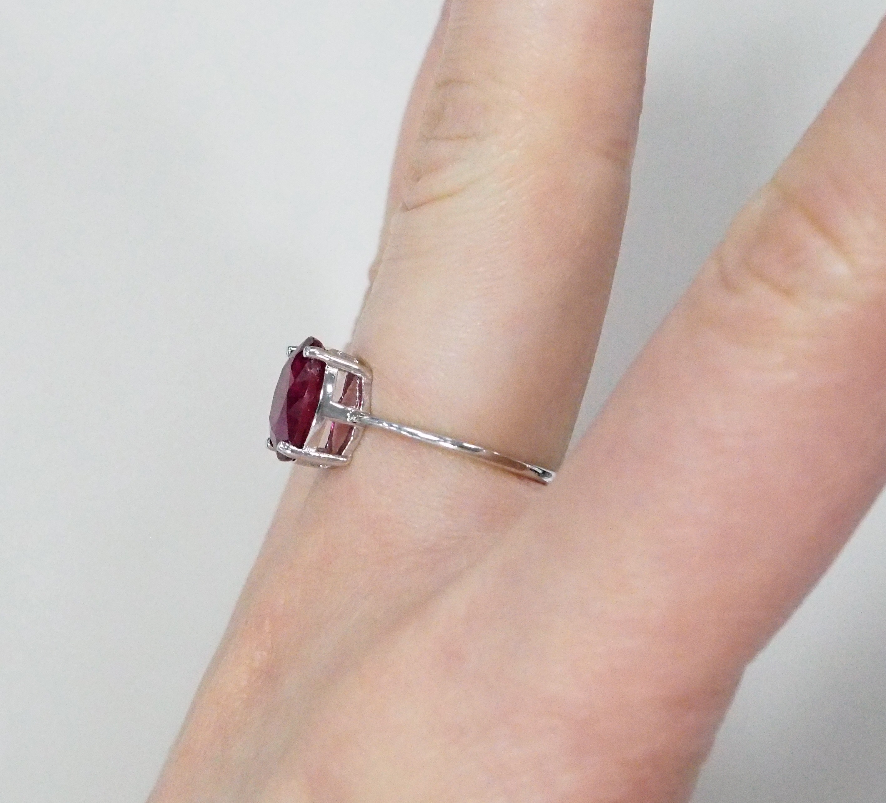 Серебряное кольцо с рубином